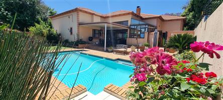 Beautiful 4-Bedroom Family Home in Sunward Park!