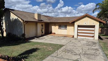 Family house in Die Heuwel ext 4