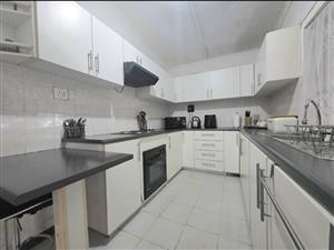 A good investment opportunity for all home buyers looking for an extra income!!!!