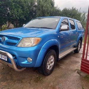 2007 Toyota Hilux 2.7vvti D/C 4x2 manual transmission in good condition.