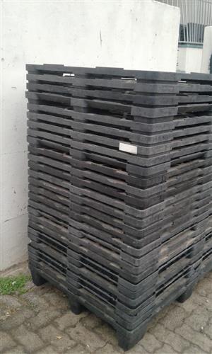 PLASTIC PALLETS  FOR SALE CALL US WE HAVE IN STOCK