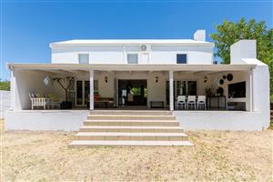 A Captivating Double-Story Haven with Private Studio Flatlet in the Heart of Riebeek Kasteel