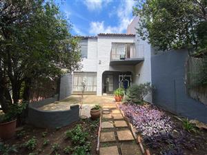 Townhouse For Sale in Mondeor