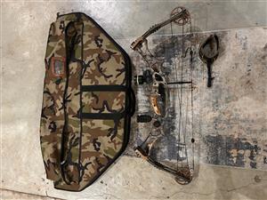 Hoyt Trykon xl compound bow -good condition and with all bow assesories