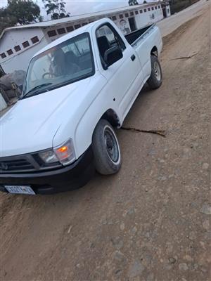 Toyota hilux for sale IRZ body with 2y engine very light in fuel in a good condi