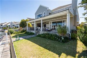 GENEROUS ACCOMMODATION FOR THE WHOLE FAMILY — ROYAL ALFRED MARINA