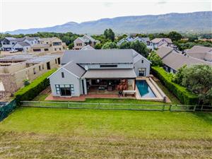 Modern Country Style Living at it's Best!!!