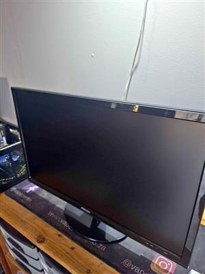 2 x Mecer 27" 1920x1080 60hz Monitors. Dvi to HDMI Converter Included
