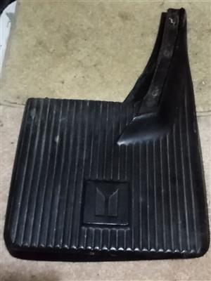 Isuzu older model, mud flap, 0832706942