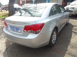 2011 Chevrolet Cruze 1.6...mileage 107000..price  PETROL Silver Color