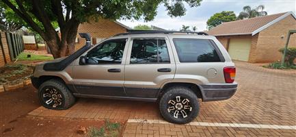 Grand Cherokee Laredo 2003