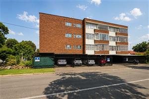 Apartment For Sale in Cyrildene