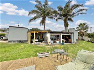 5-BEDROOM HOME WITH SPECTACULAR MOUNTAIN VIEWS!