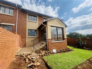 4 Bedroom Townhouse for Sale in Mooikloof Ridge