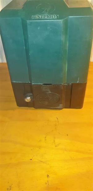RECON CENTURION D5 GATE MOTOR  1 X BATTERY 1X REMOTE 1X RECIEVER 