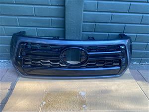 2019 TOYOTA HILUX GD-6 RADIATOR GRILLE FOR SALE. OEM IN PRISTINE CONDITION 