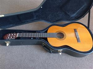 Yamaha CX40 Classical-Electric Guitar.