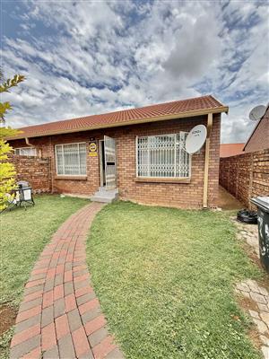 Townhouse For Sale in The Orchards
