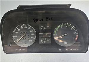 BMW E28 cluster available call or whatsapp