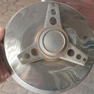 Hub cap with spin