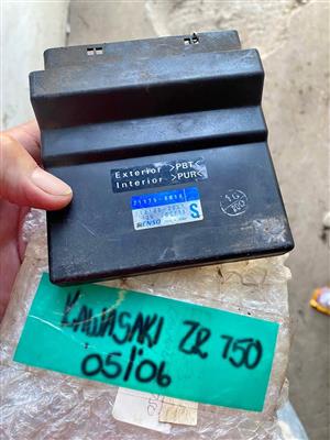 Kawasaki ZXR 750 cdi. Meyerton bike scrapyard new and secondhand spares and accessories.