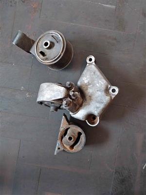 Volvo S40 1999 Engine mounting for sale