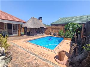Stunning property with pool in Sunair Park,Brakpan