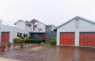 With loads of light and the beautiful view of the Magalies Mountain Range