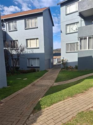 Townhouse For Sale in Linmeyer