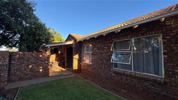 Townhouse For Sale in New Park