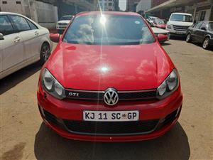 2011 Volkswagen Golf 2.0 GTi manual 101000kilos Sunroof Available