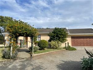 Immaculate, Move-In Ready Home in Prime Location