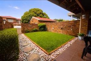 Townhouse For Sale in Brackenhurst