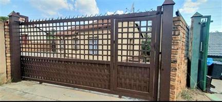 3 bedroom house Rental in Pretoria  West Phillip Nel