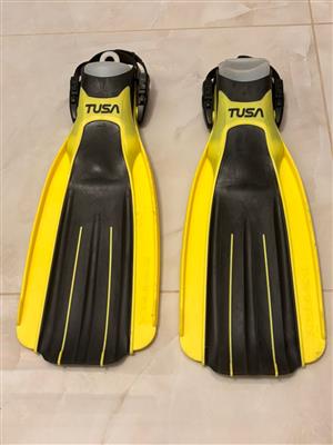 Tusa scuba fins