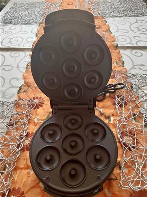 New 7 Piece Mini Doughnut Maker