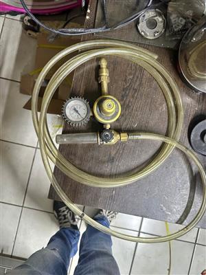 Regulator and CO2 bottle