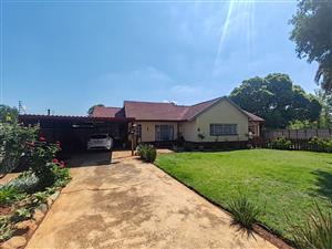 3 Bedroom House for Sale in Krugersrus