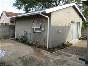 Bachelor garden cottage to let for 1 working person