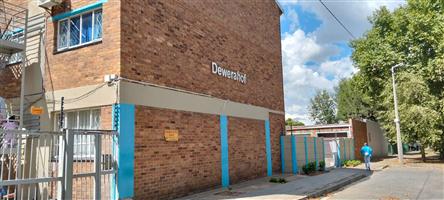 Townhouse For Sale in Benoni Central