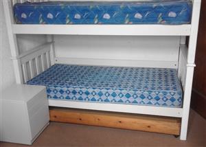 Bunker bed set of two. As seen on the picture. Mattresses and drawer not include