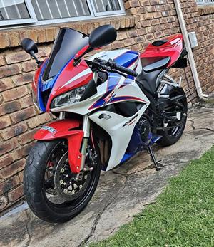2008 HONDA CBR 600 RR ONLY 11000 KMS