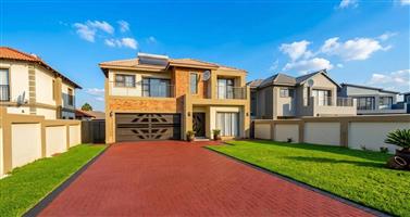 House For Sale in Helderwyk Estate