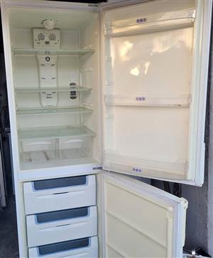 Whirlpool no frost fridge freezer 