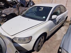 Volvo S40 Stripping For Spares 