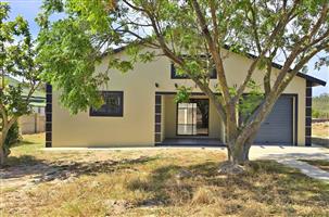 3 Bedroom House For Sale in Albertinia, Western Cape