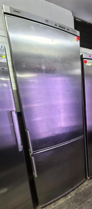 Siemans silver fridge S062713A