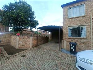 Townhouse For Sale in Rooihuiskraal