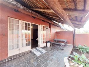 Rondawel-style flat to rent
