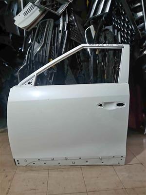 Mahindra xuv 300 door